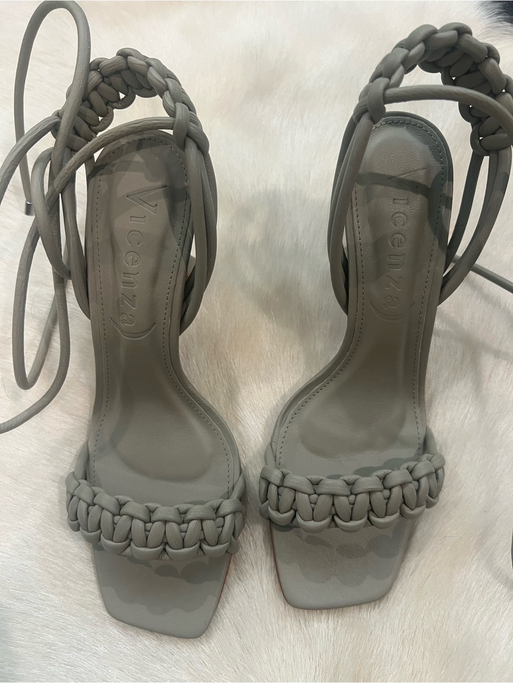 ANTHROPOLOGIE VICENZA Leather Knotted Tie Up Sandals, size 8 (38)